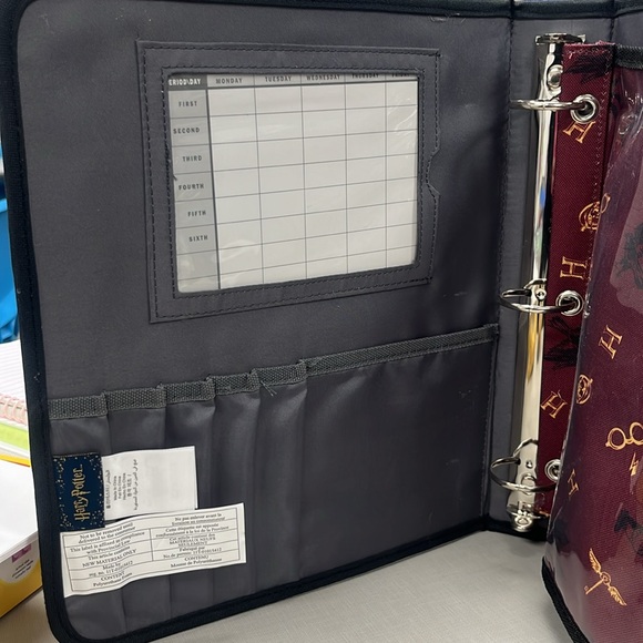 Harry Potter binder w/matching pencil bag.
Great condition. No rips/tears. - Picture 5 of 7